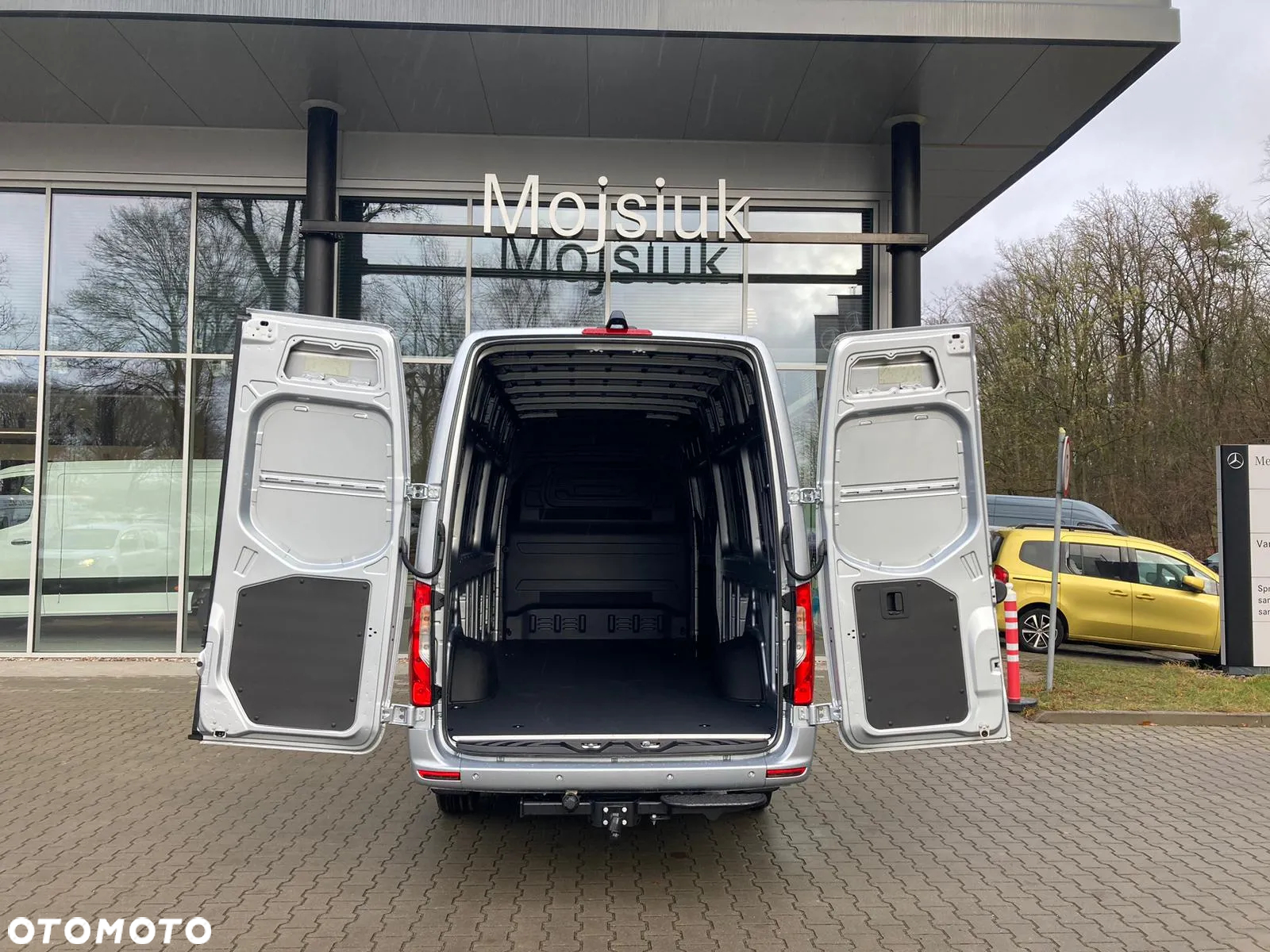 Mercedes-Benz eSprinter - 11
