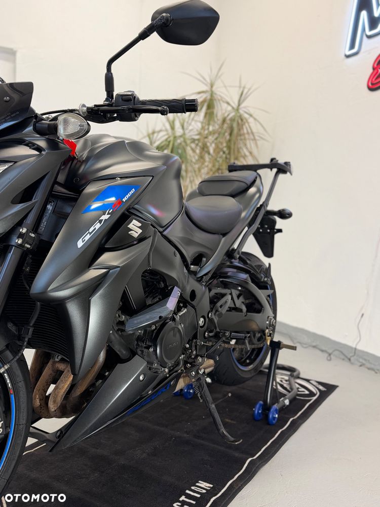 Suzuki GSX - 12