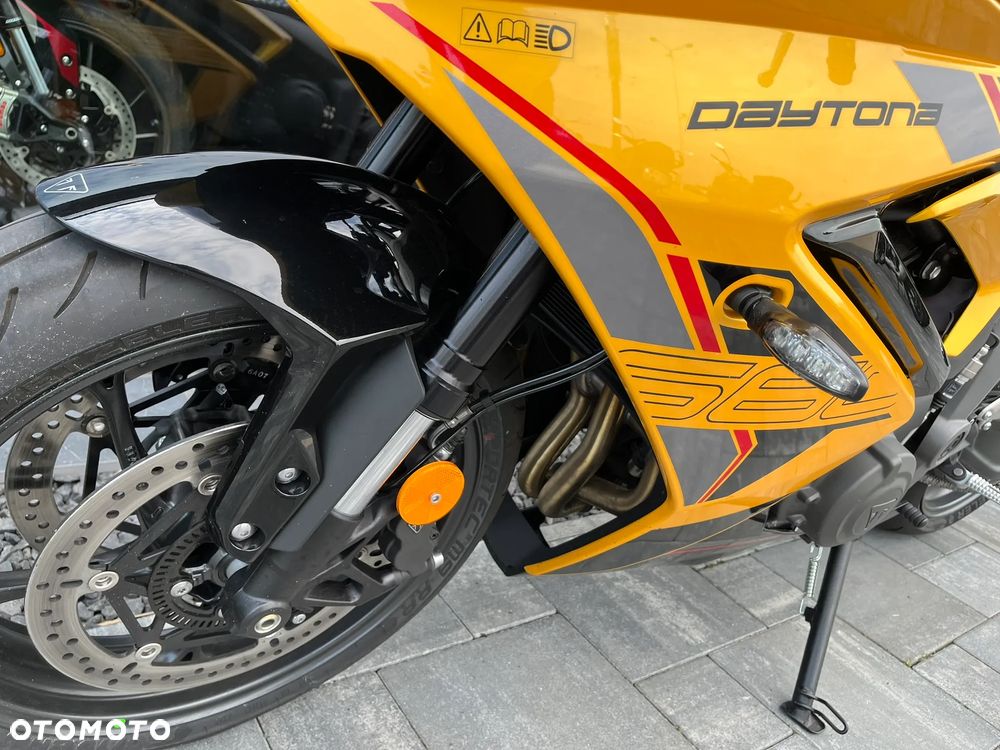 Triumph Daytona - 5