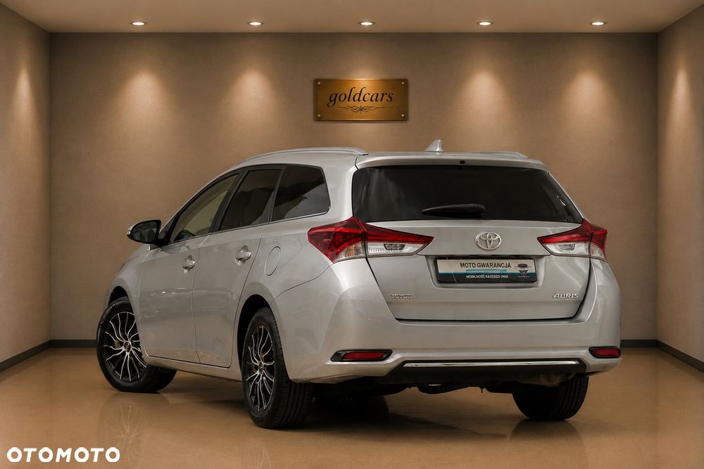 Toyota Auris 1.6 D-4D Premium - 4