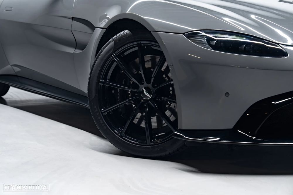 Aston Martin Vantage Coupe 4.0 Twin-Turbo V8 - 4