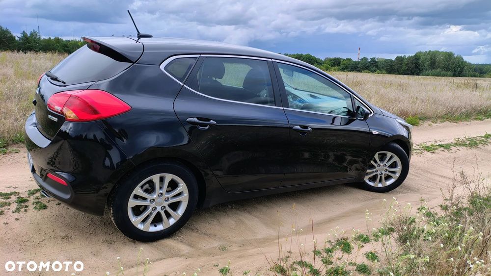 Kia Ceed 1.6 CRDi 128 Dream Team Edition - 4