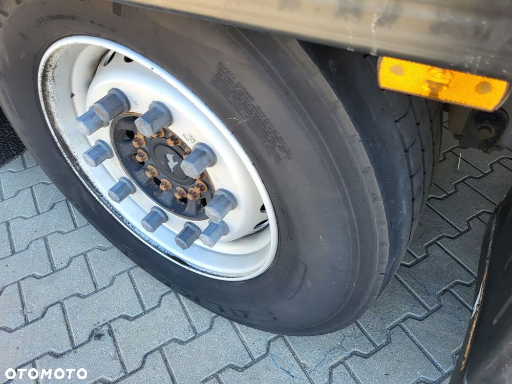 Schmitz Cargobull SCS Mega Varios; dach podnoszony; koła 385/55 R22,5 - 10