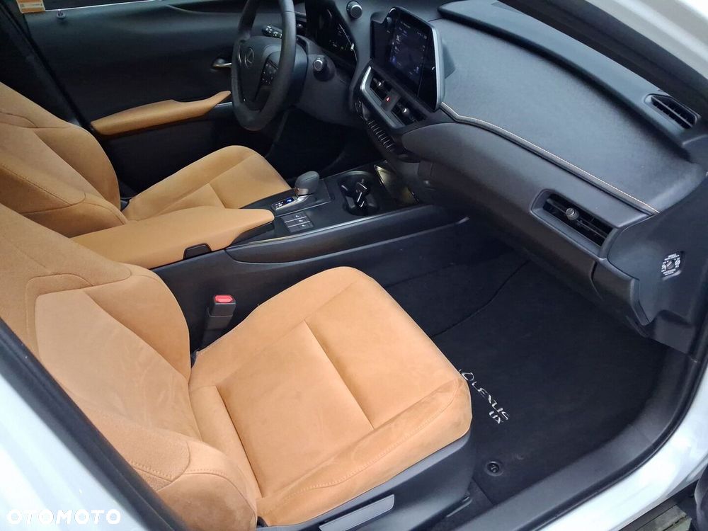 Lexus UX 300h Business - 23
