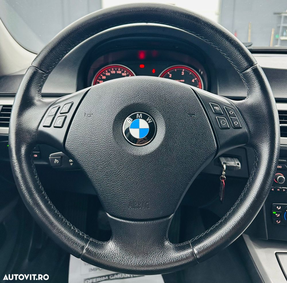 BMW Seria 3 318d DPF Edition Exclusive - 31