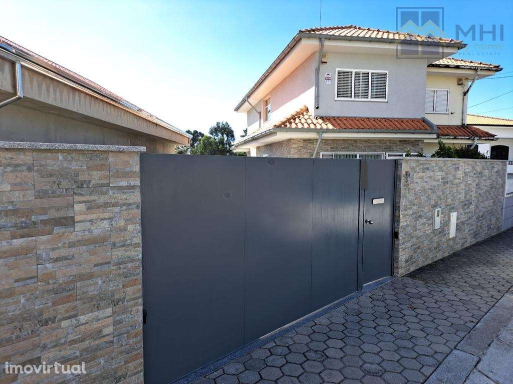 Propriedade com duas casas T2 na Madalena com piscina e a 700 m da ... - Grande imagem: 2/38