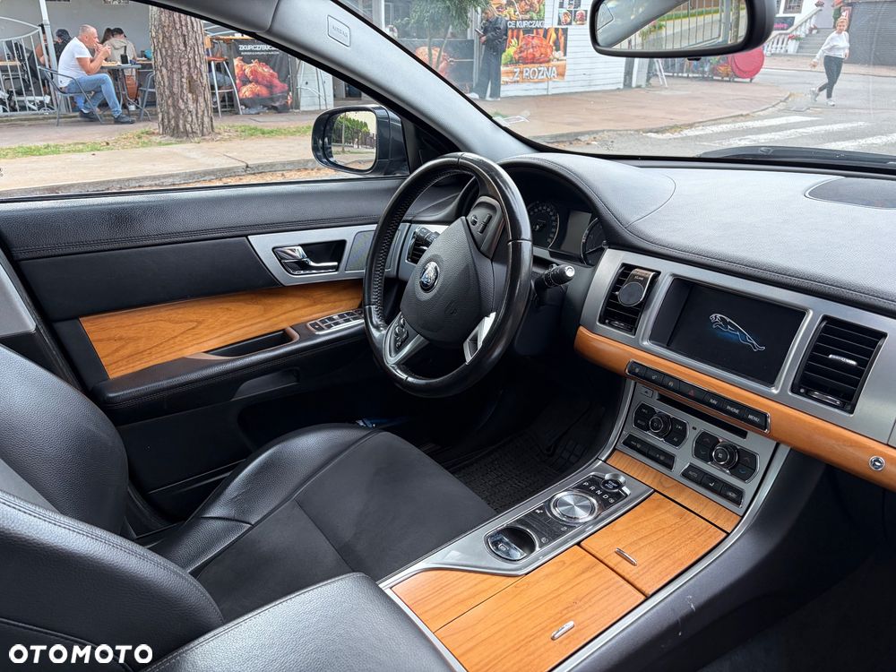 Jaguar XF 2.2 D Premium Luxury - 12