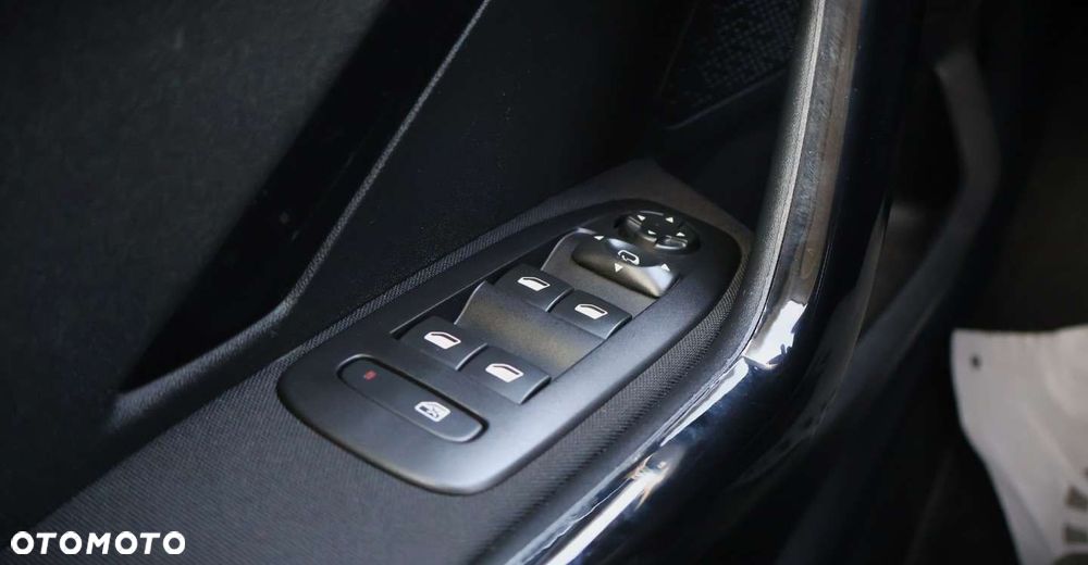 Peugeot 208 - 31