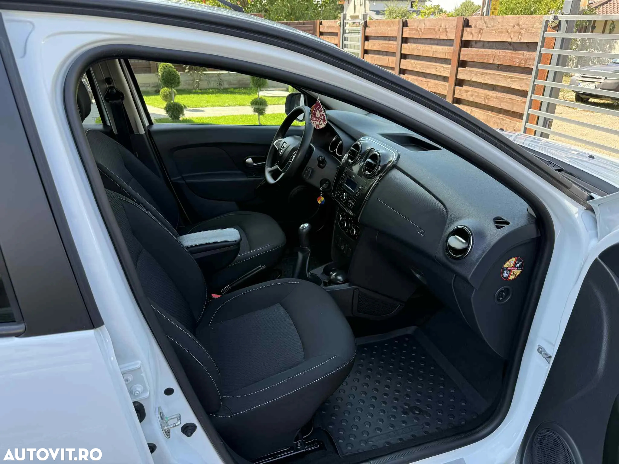 Dacia Logan 0.9 TCe Laureate - 4