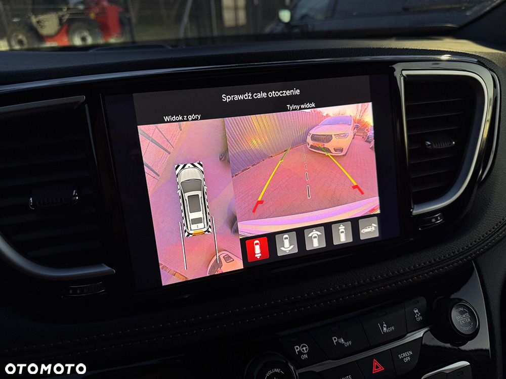 Chrysler Pacifica - 25