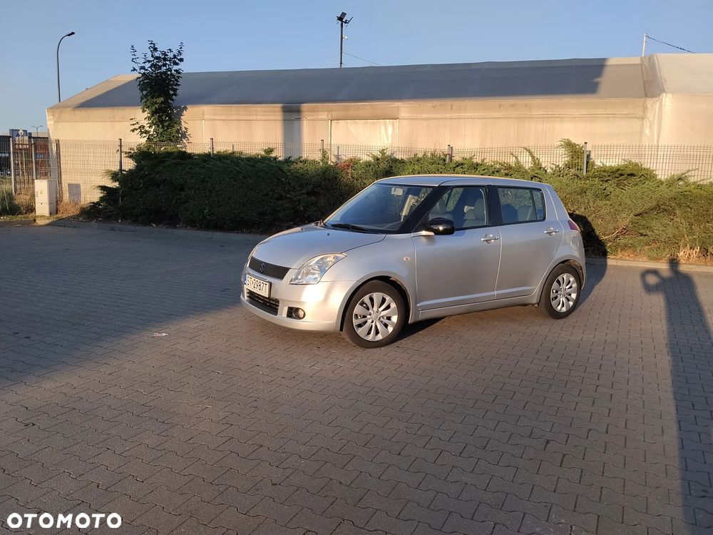 Suzuki Swift - 1