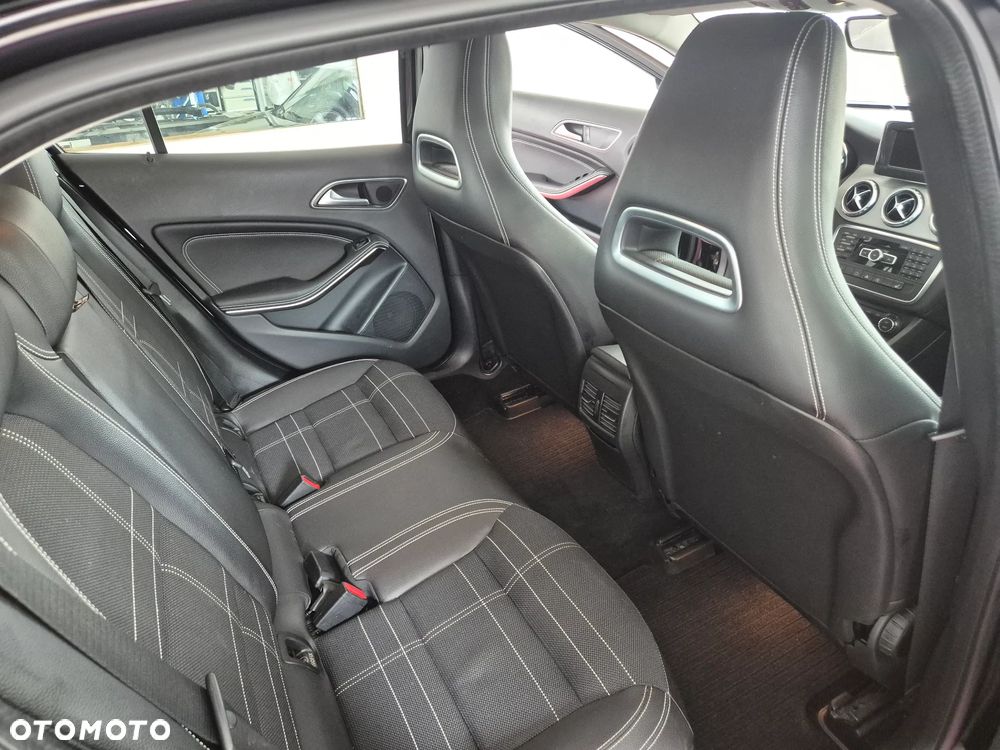 Mercedes-Benz GLA 200 7G-DCT - 13
