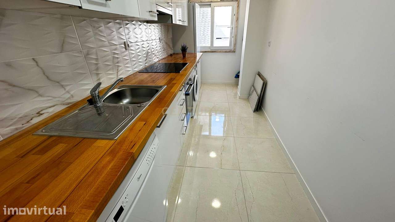 Apartamento T2 na Amadora - Grande imagem: 2/12