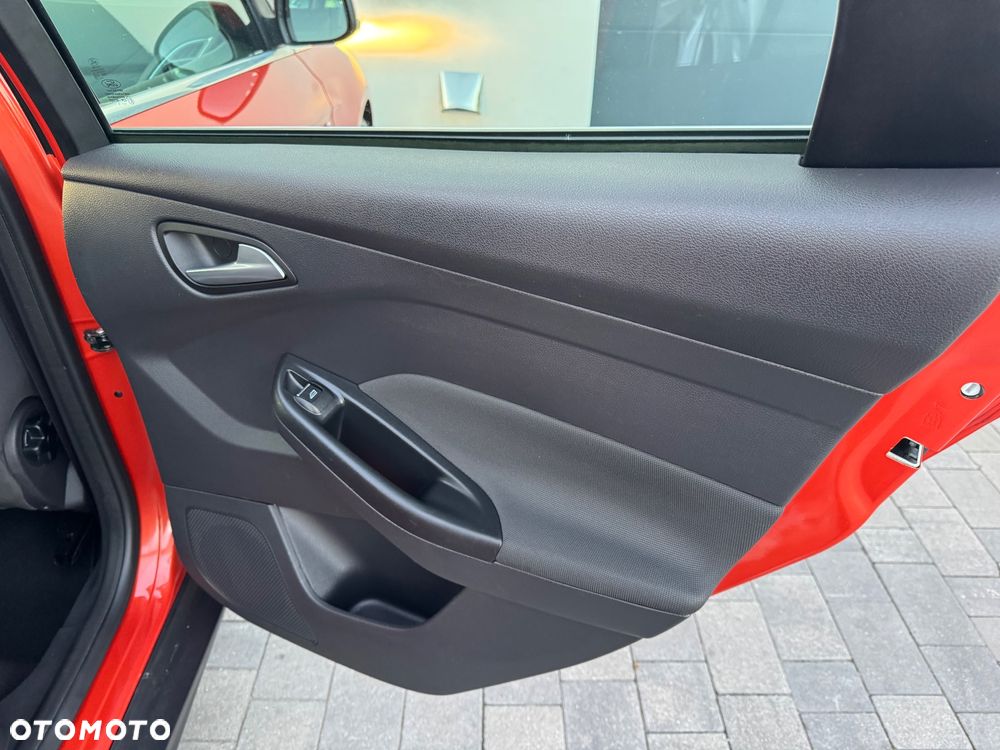 Ford Focus 1.6 TDCi DPF Champions Edition - 32