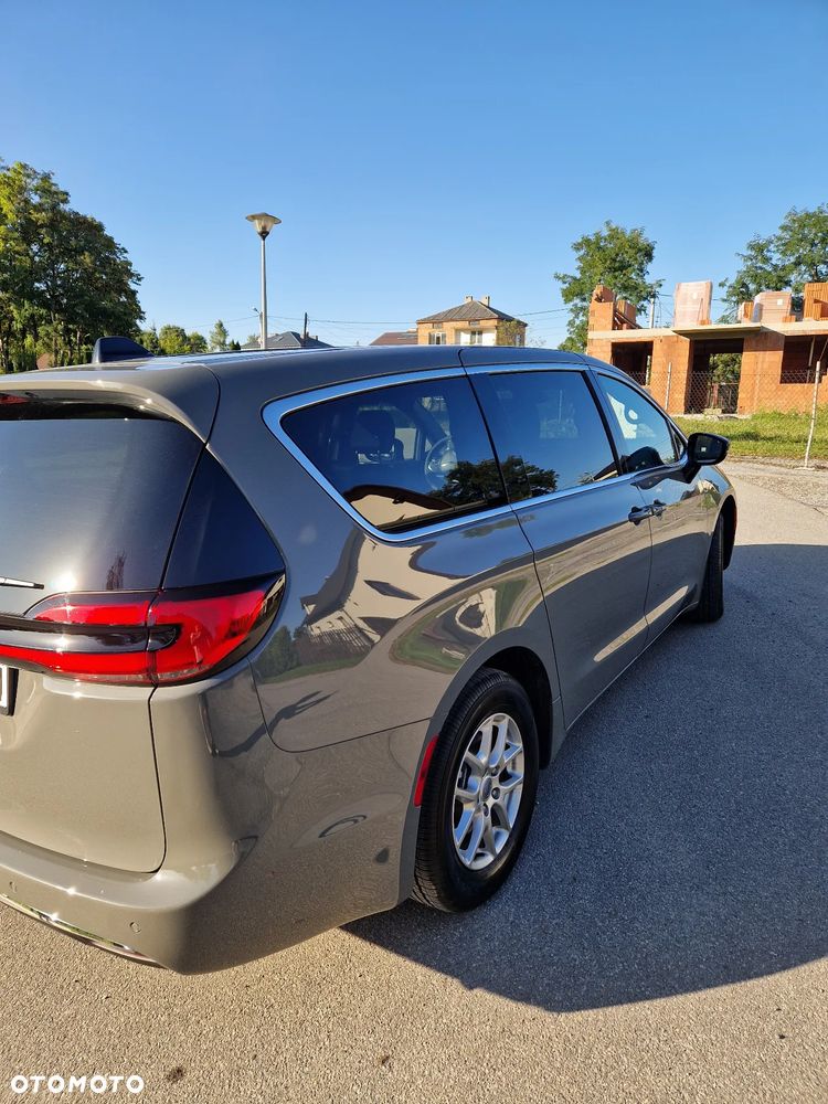 Chrysler Pacifica - 4