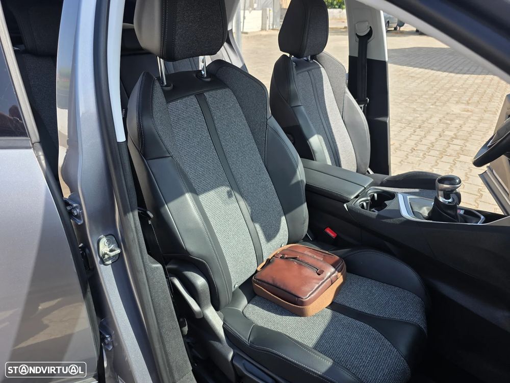 Peugeot 3008 1.2 PureTech Allure Pack - 24