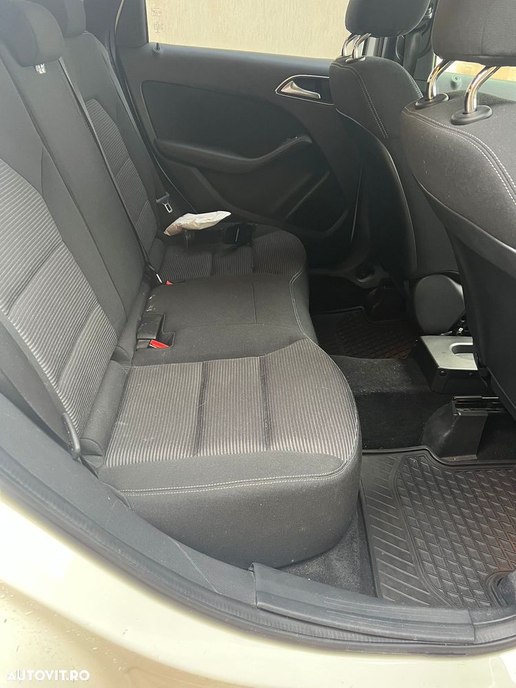 Mercedes-Benz B 220 d 7G-DCT - 12