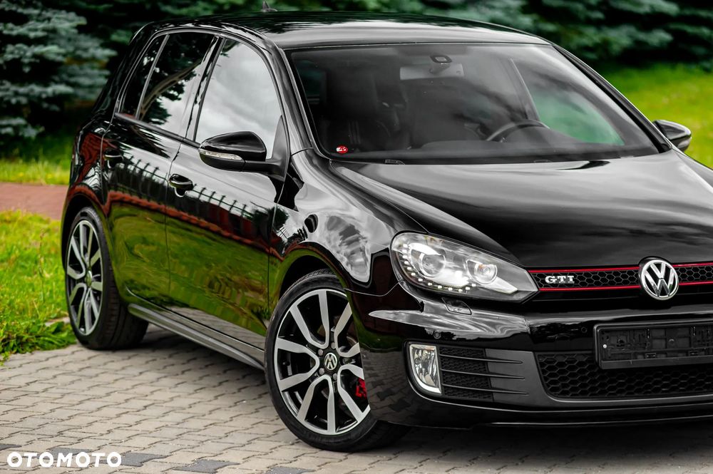 Volkswagen Golf 2.0 GTI DSG adidas - 2