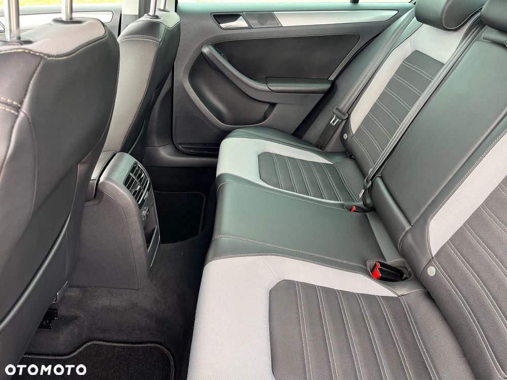Volkswagen Jetta 1.6 TDI Trendline - 8