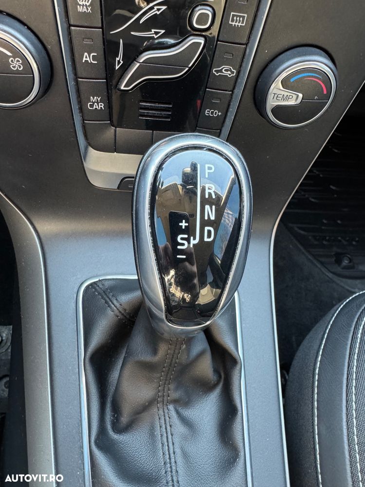 Volvo V40 D3 Aut. Momentum - 10