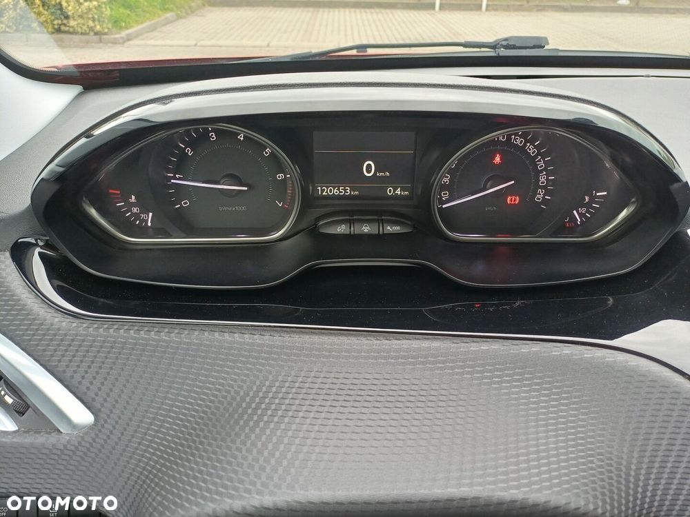 Peugeot 2008 1.2 Pure Tech Allure S&S - 18