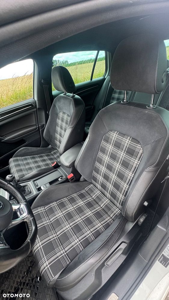 Volkswagen Golf - 13