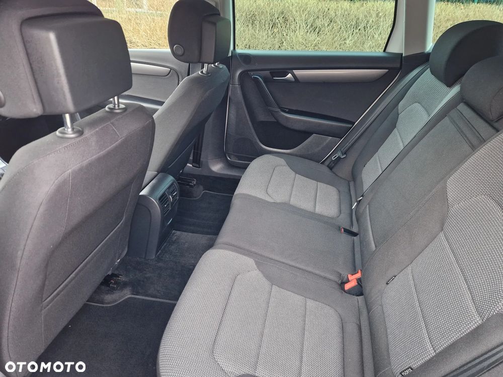 Volkswagen Passat - 29