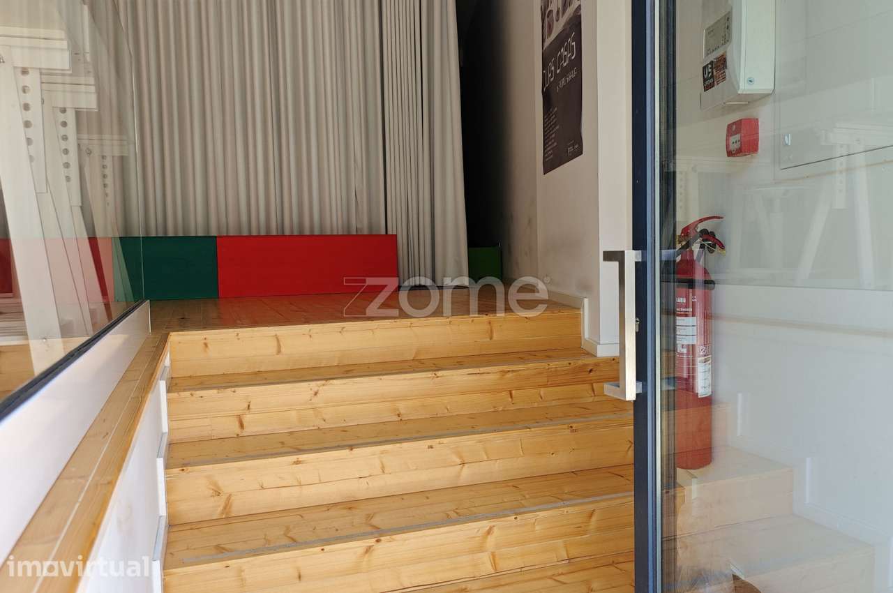 Loja com 90m² para venda, em Santa Marinha, Vila Nova de Gaia - Grande imagem: 3/16