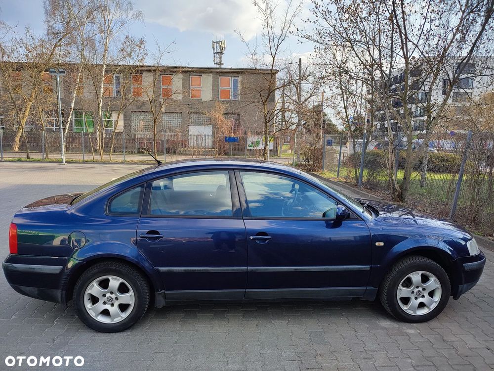 Volkswagen Passat 1.6 GL - 17