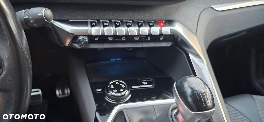 Peugeot 3008 1.2 PureTech Allure S&S - 36