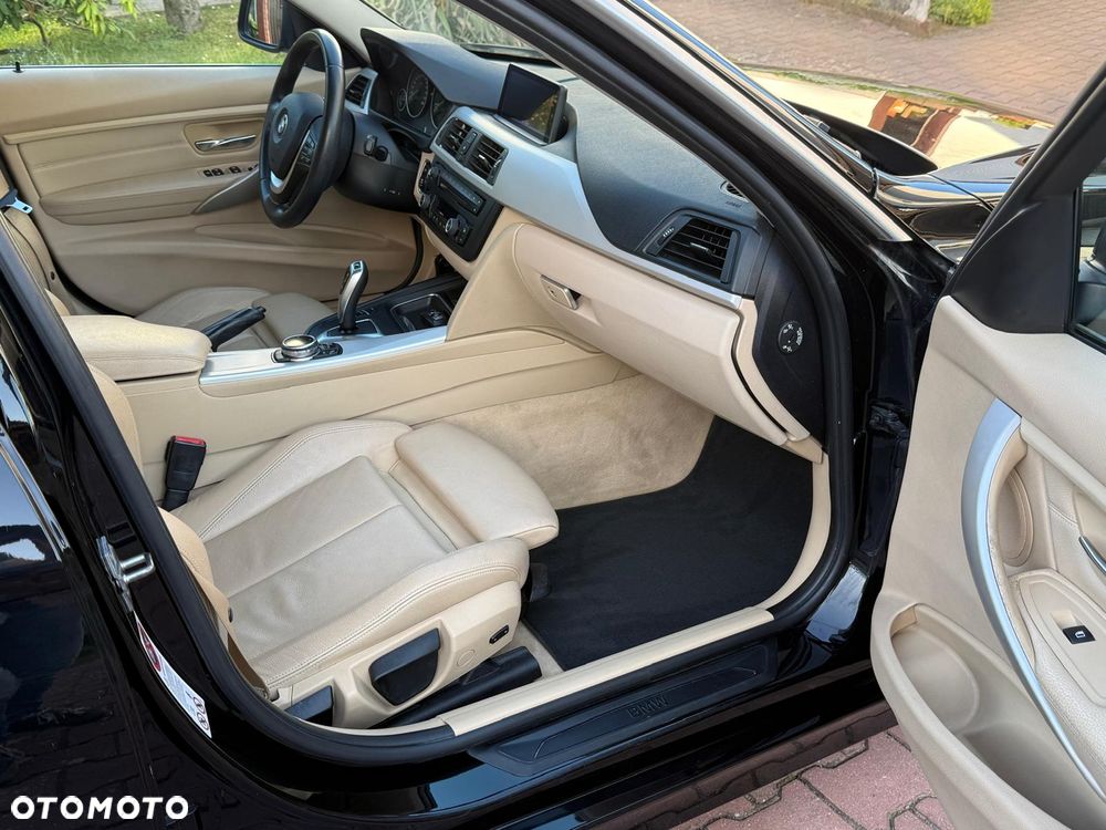 BMW Seria 3 320d Sport-Aut Efficient Dynamics Edition Sport Line - 31