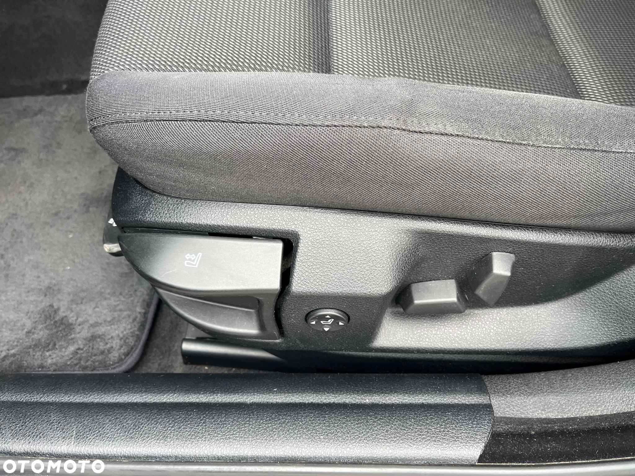 BMW Seria 5 525d xDrive Touring - 28