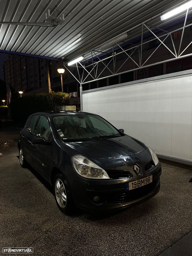 Renault Clio 1.2 16V Confort - 1