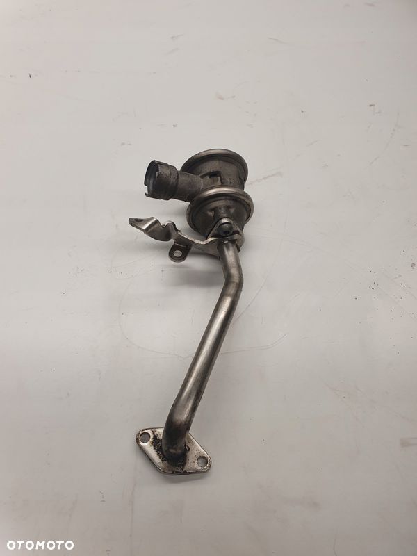 ZAWÓR EGR PRAWY AUDI A6 C6 A8 4.2 BVJ 079131101H - 1