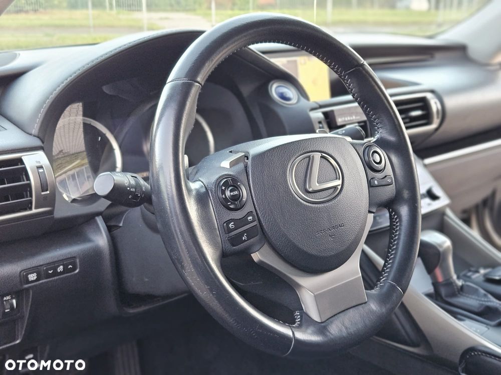 Lexus IS 300h Comfort - 35