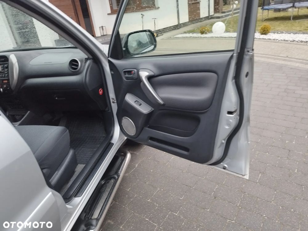 Toyota RAV4 2.0 VVT-i Sol - 33