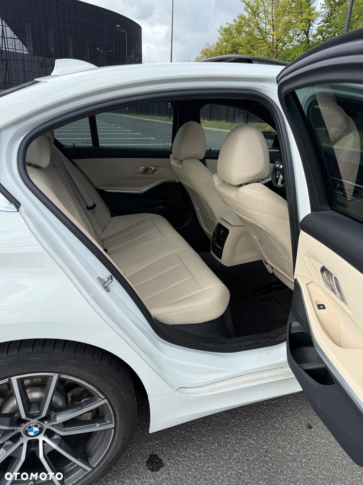 BMW Seria 3 330i xDrive Sport Line - 8
