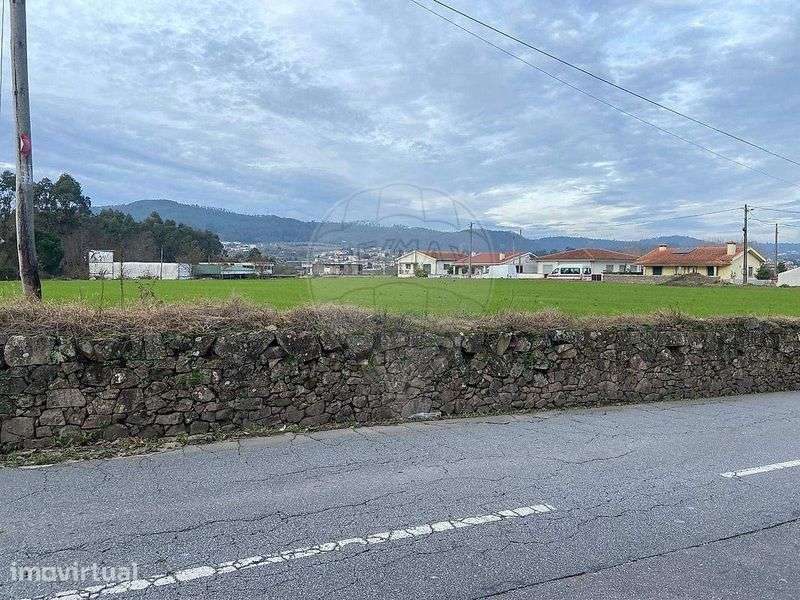 Terreno à venda em Barcelos - Grande imagem: 2/4