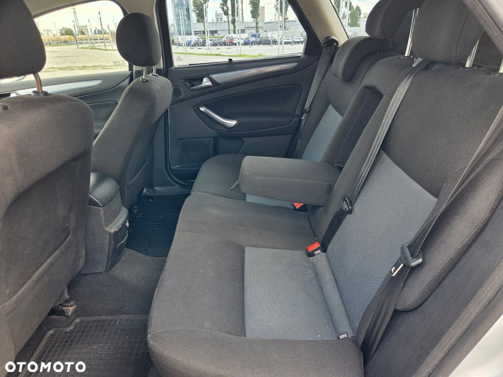 Ford Mondeo 1.6 Silver X - 12