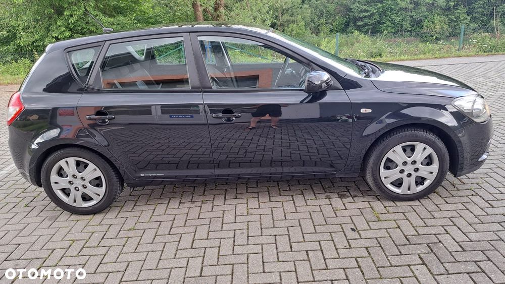Kia Ceed - 4