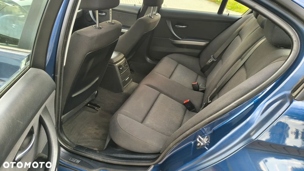 BMW Seria 3 318i - 11