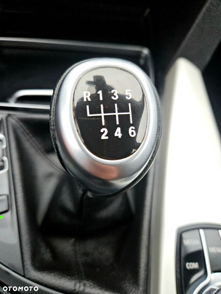 BMW Seria 3 320d Sport Line - 28