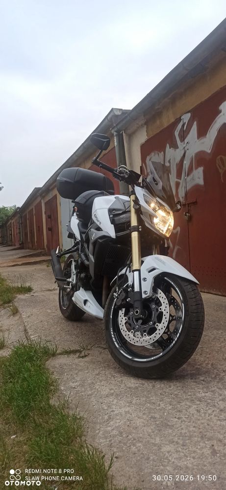 Suzuki GSR - 9