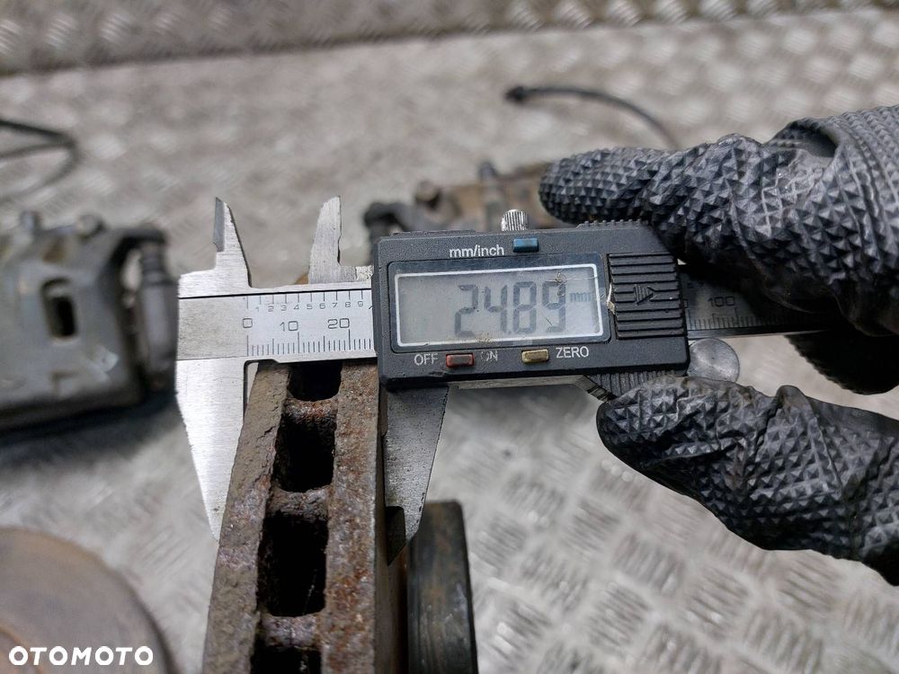 TARCZE HAMULCOWE PRZÓD + ZACISKI RENAULT KOLEOS I 2.0 DCI - 6