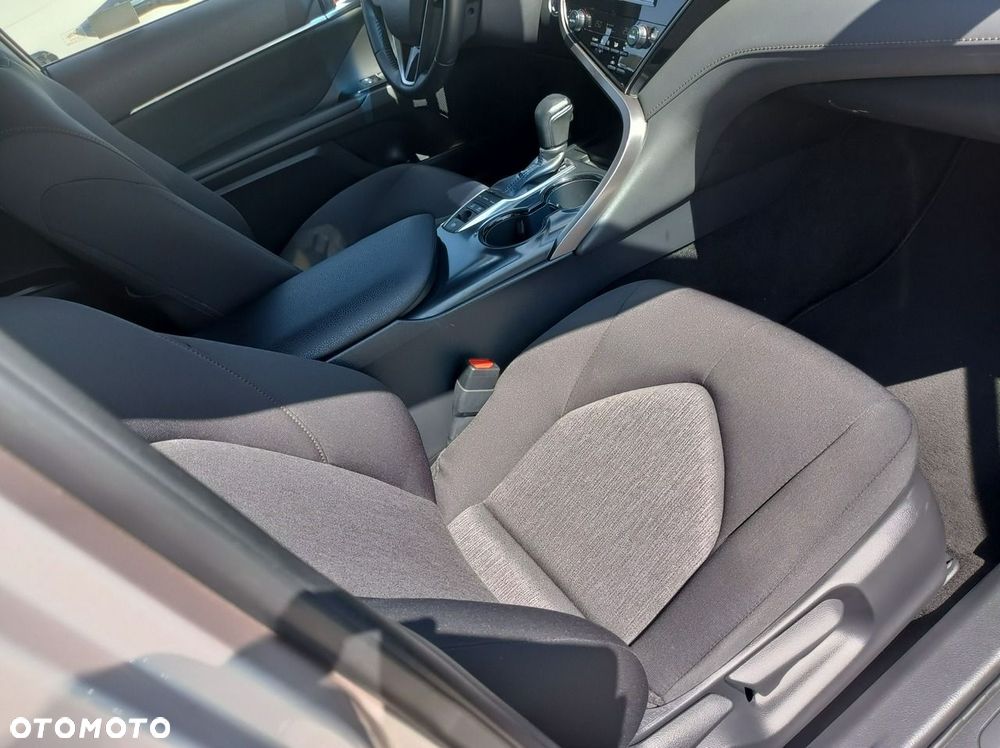 Toyota Camry 2.5 Hybrid Comfort CVT - 12