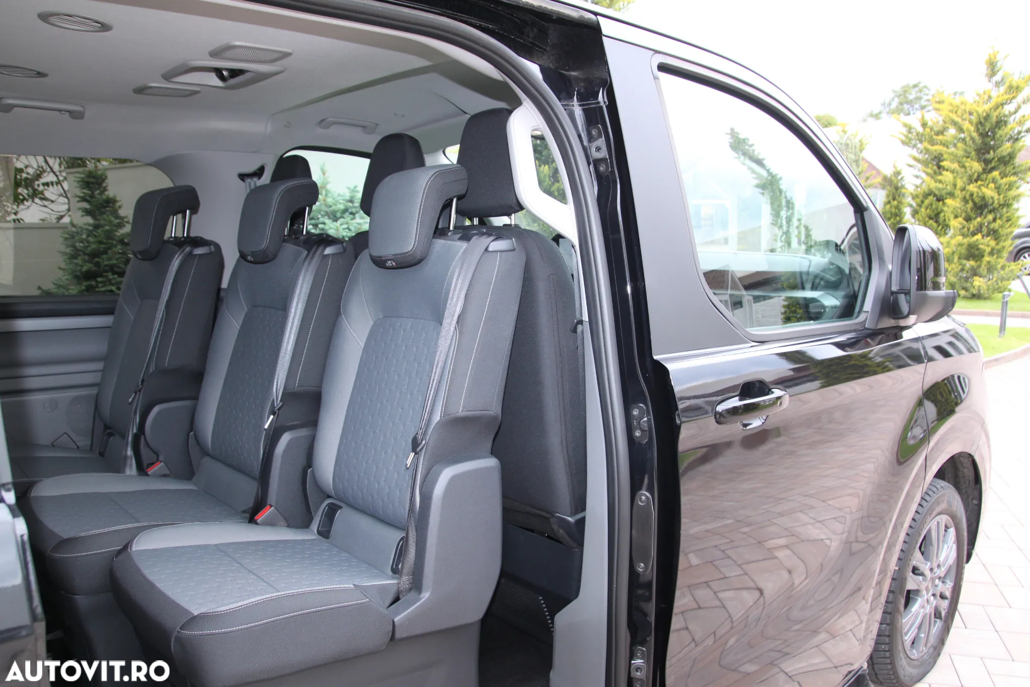Ford Tourneo Custom Bus 320L 2.0 EcoBlue 170 CP 8AT L2H1 AWD Titanium - 6