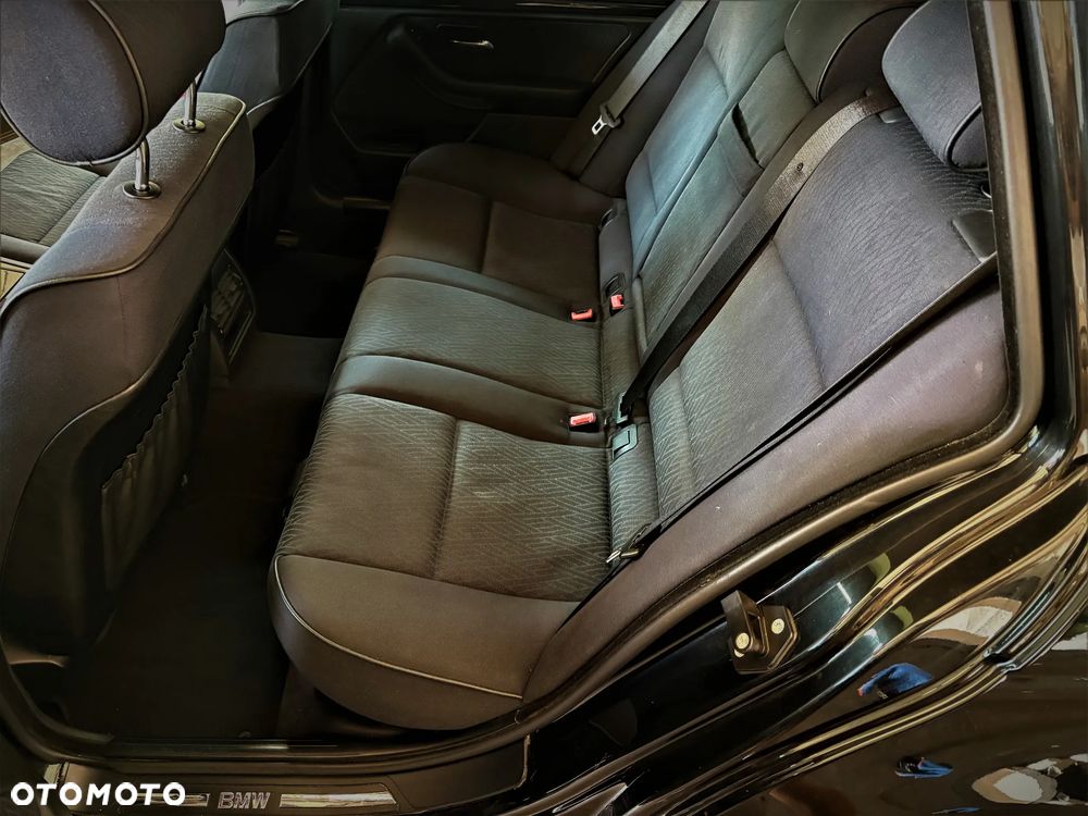 BMW Seria 5 520i Touring - 11