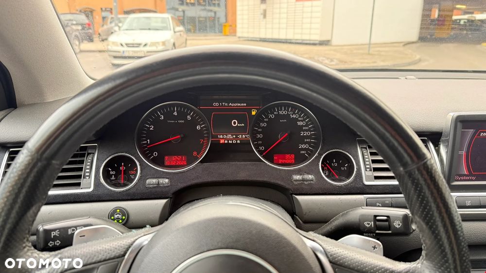 Audi A8 4.2 Quattro - 12