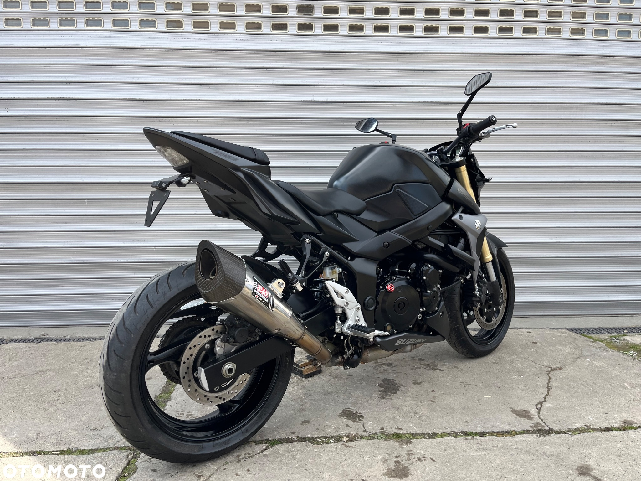 Suzuki GSR - 8