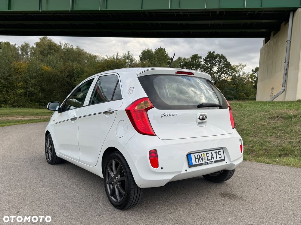 Kia Picanto 1.0 Fifa World Cup Edition - 4